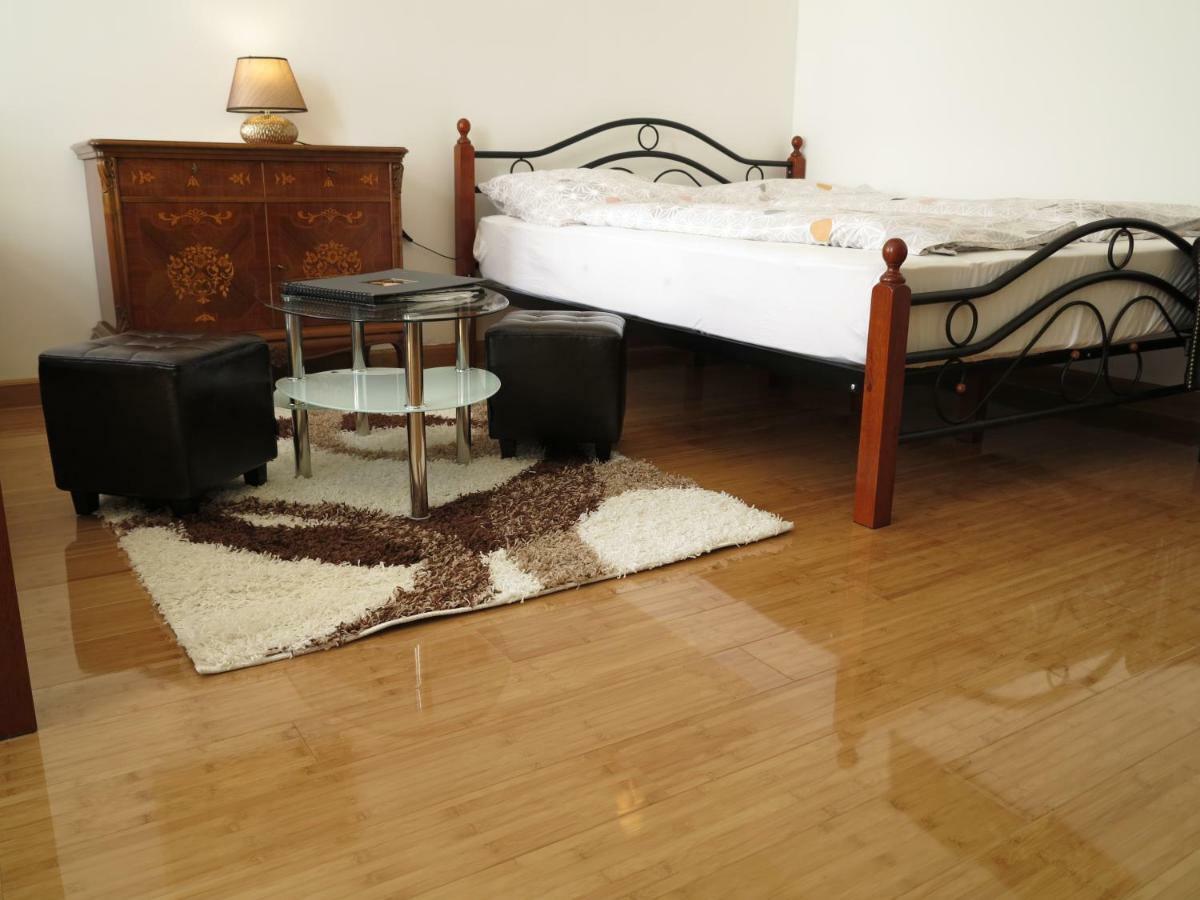 Small Luxury Kapitol Apartment เวียนนา ภายนอก รูปภาพ
