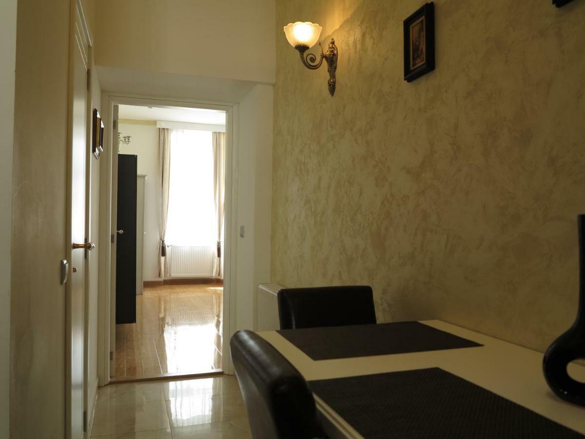 Small Luxury Kapitol Apartment เวียนนา ภายนอก รูปภาพ