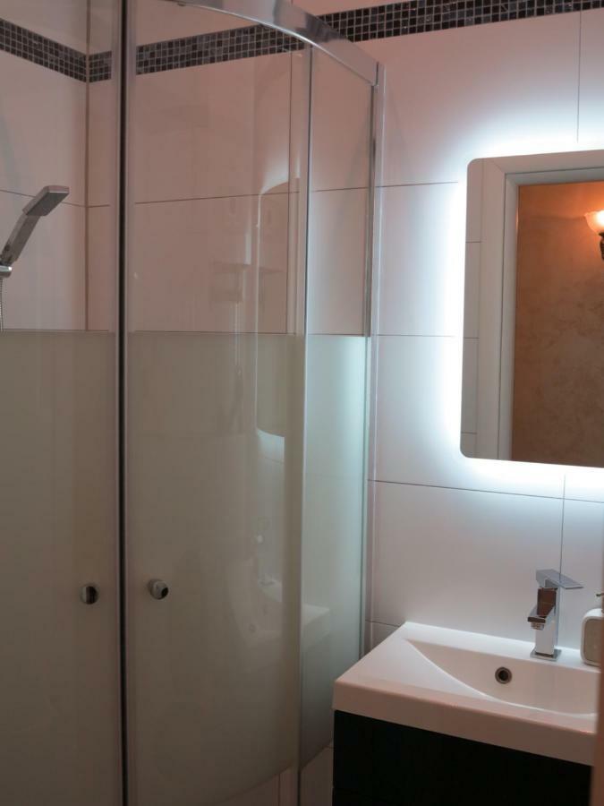 Small Luxury Kapitol Apartment เวียนนา ภายนอก รูปภาพ
