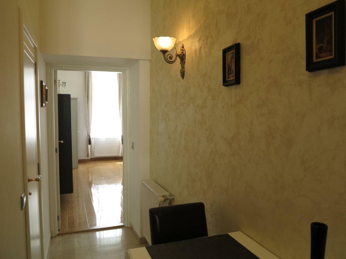 Small Luxury Kapitol Apartment เวียนนา ภายนอก รูปภาพ