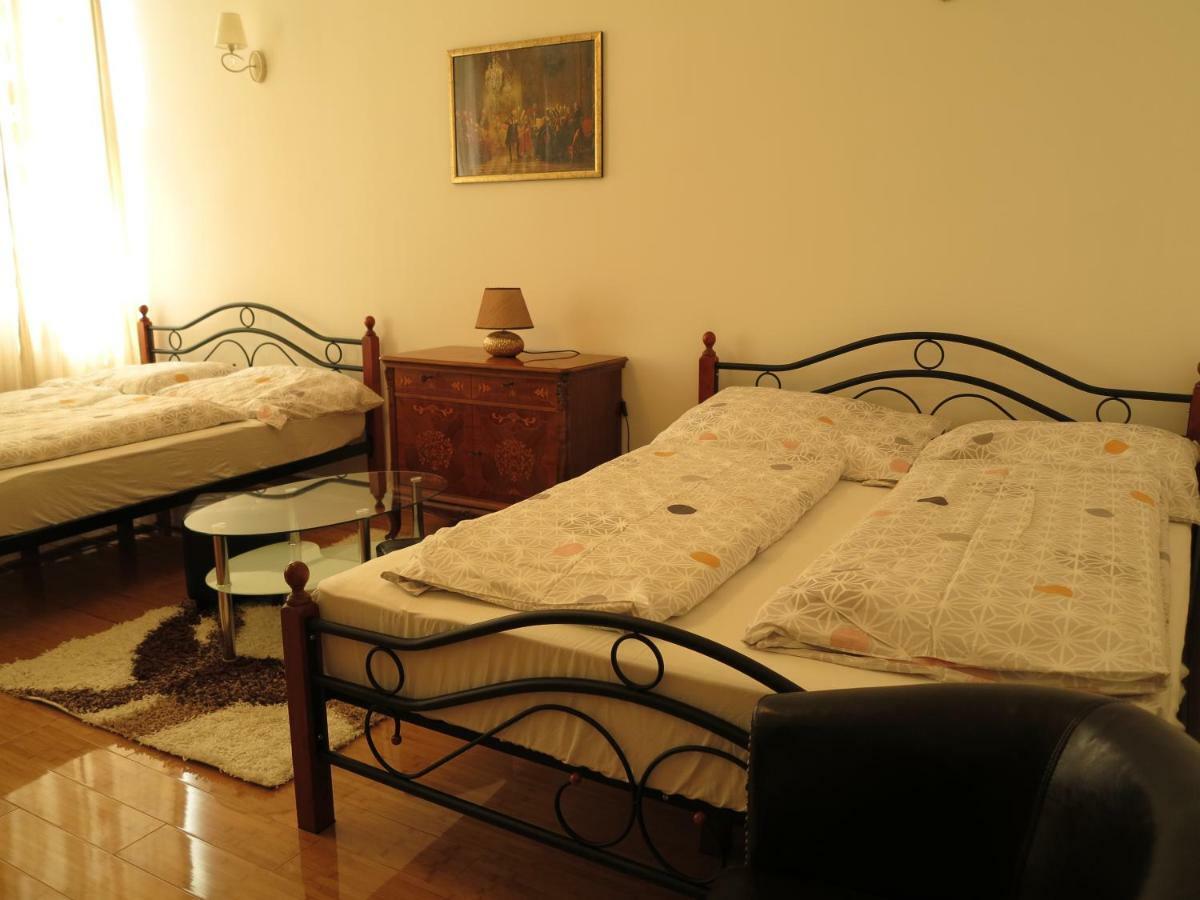 Small Luxury Kapitol Apartment เวียนนา ภายนอก รูปภาพ