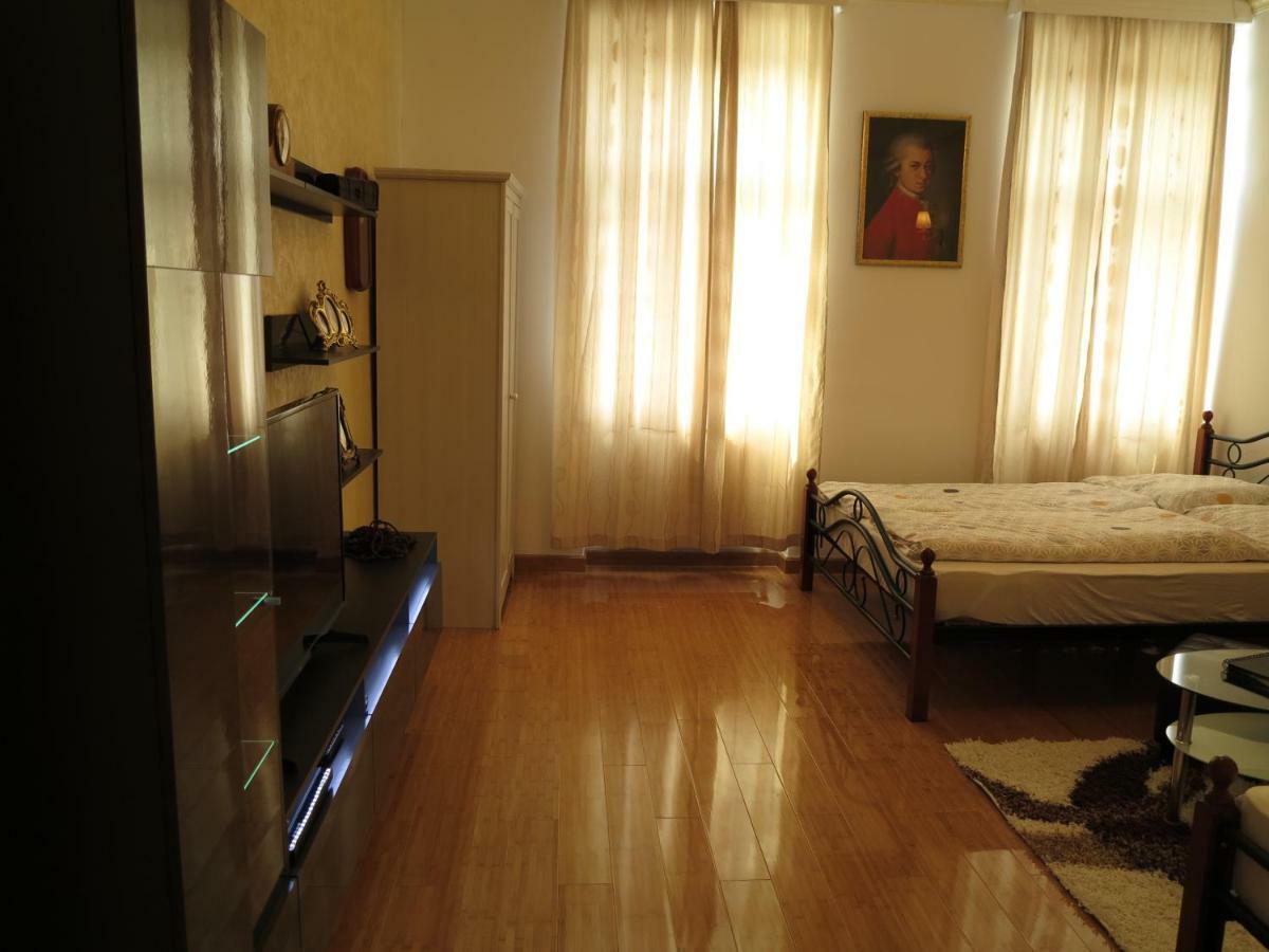 Small Luxury Kapitol Apartment เวียนนา ภายนอก รูปภาพ