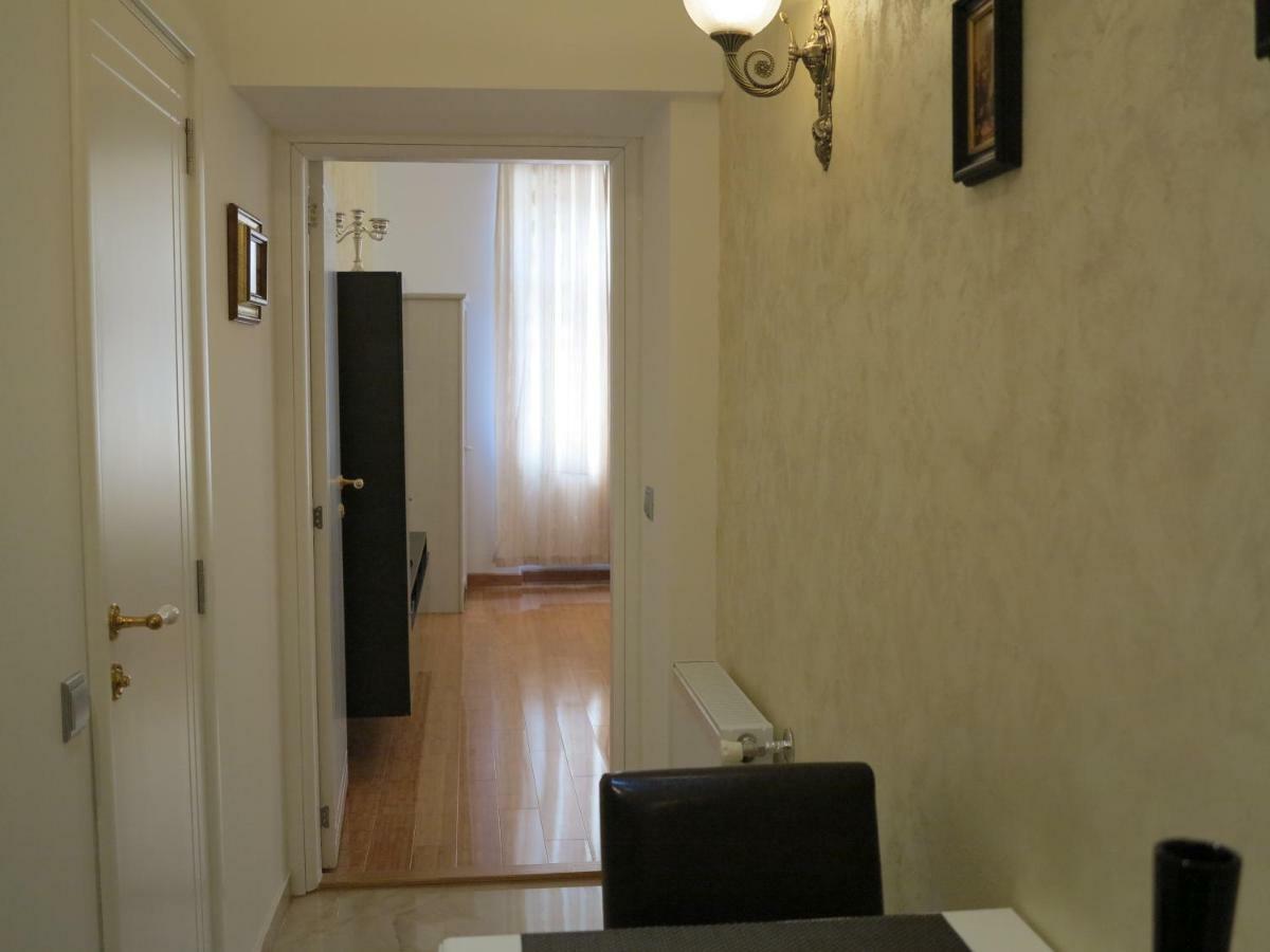Small Luxury Kapitol Apartment เวียนนา ภายนอก รูปภาพ