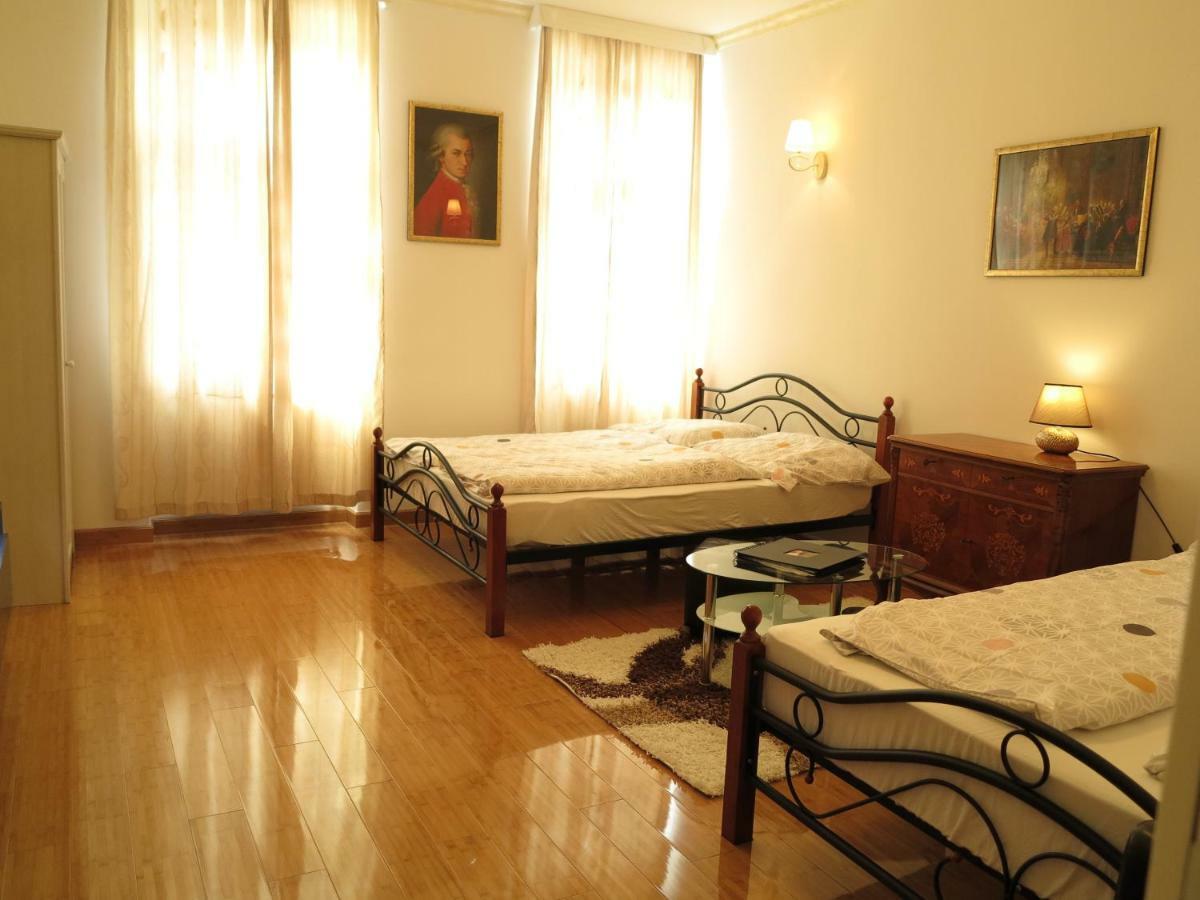 Small Luxury Kapitol Apartment เวียนนา ภายนอก รูปภาพ