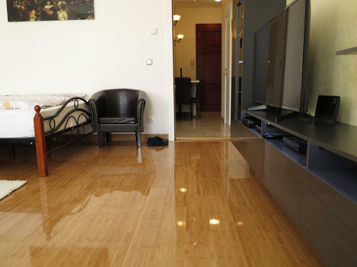 Small Luxury Kapitol Apartment เวียนนา ภายนอก รูปภาพ