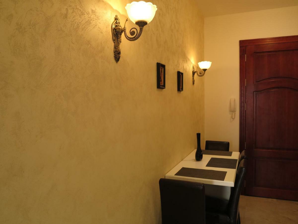 Small Luxury Kapitol Apartment เวียนนา ภายนอก รูปภาพ