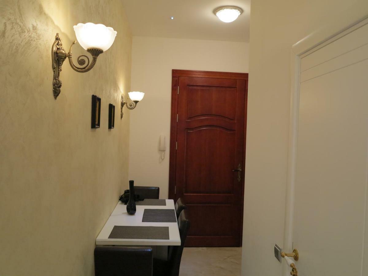 Small Luxury Kapitol Apartment เวียนนา ภายนอก รูปภาพ