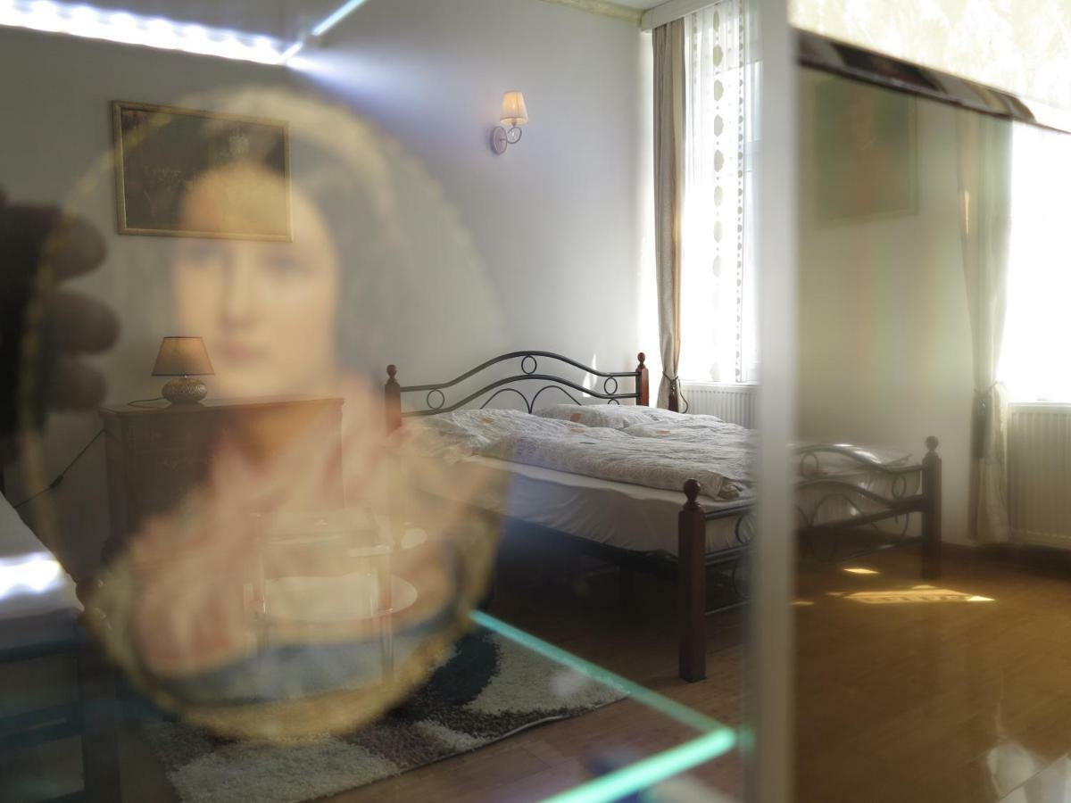 Small Luxury Kapitol Apartment เวียนนา ภายนอก รูปภาพ
