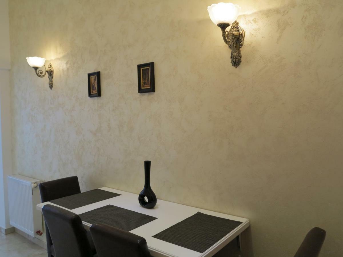 Small Luxury Kapitol Apartment เวียนนา ภายนอก รูปภาพ