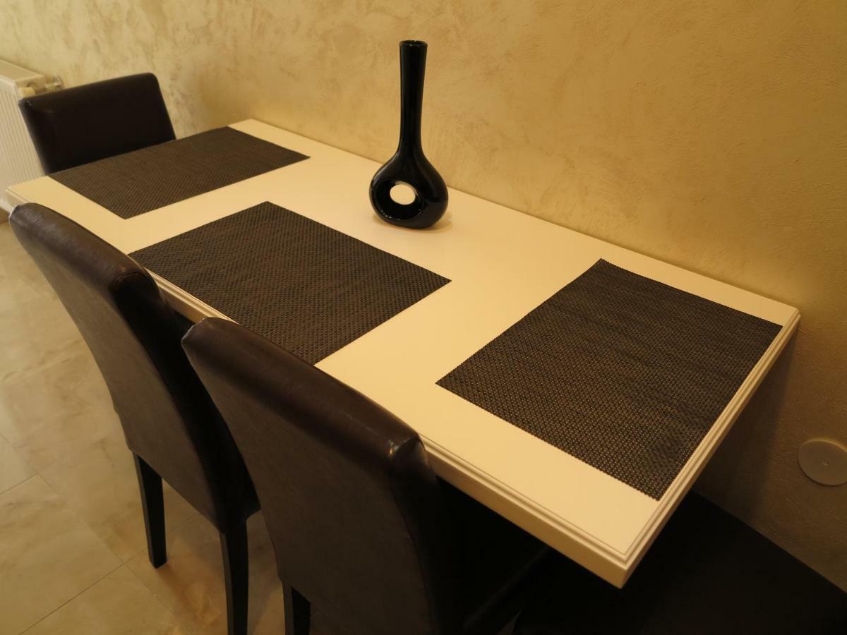 Small Luxury Kapitol Apartment เวียนนา ภายนอก รูปภาพ