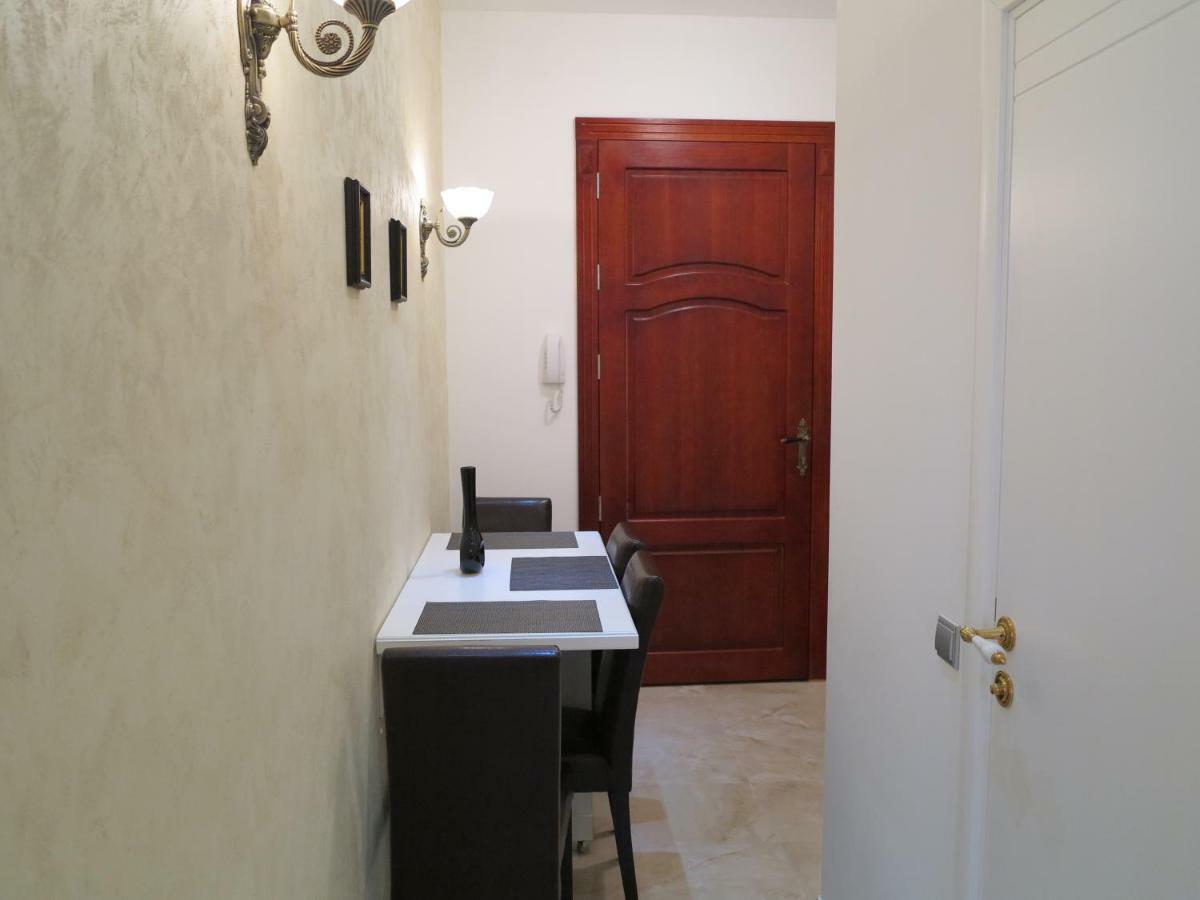 Small Luxury Kapitol Apartment เวียนนา ภายนอก รูปภาพ