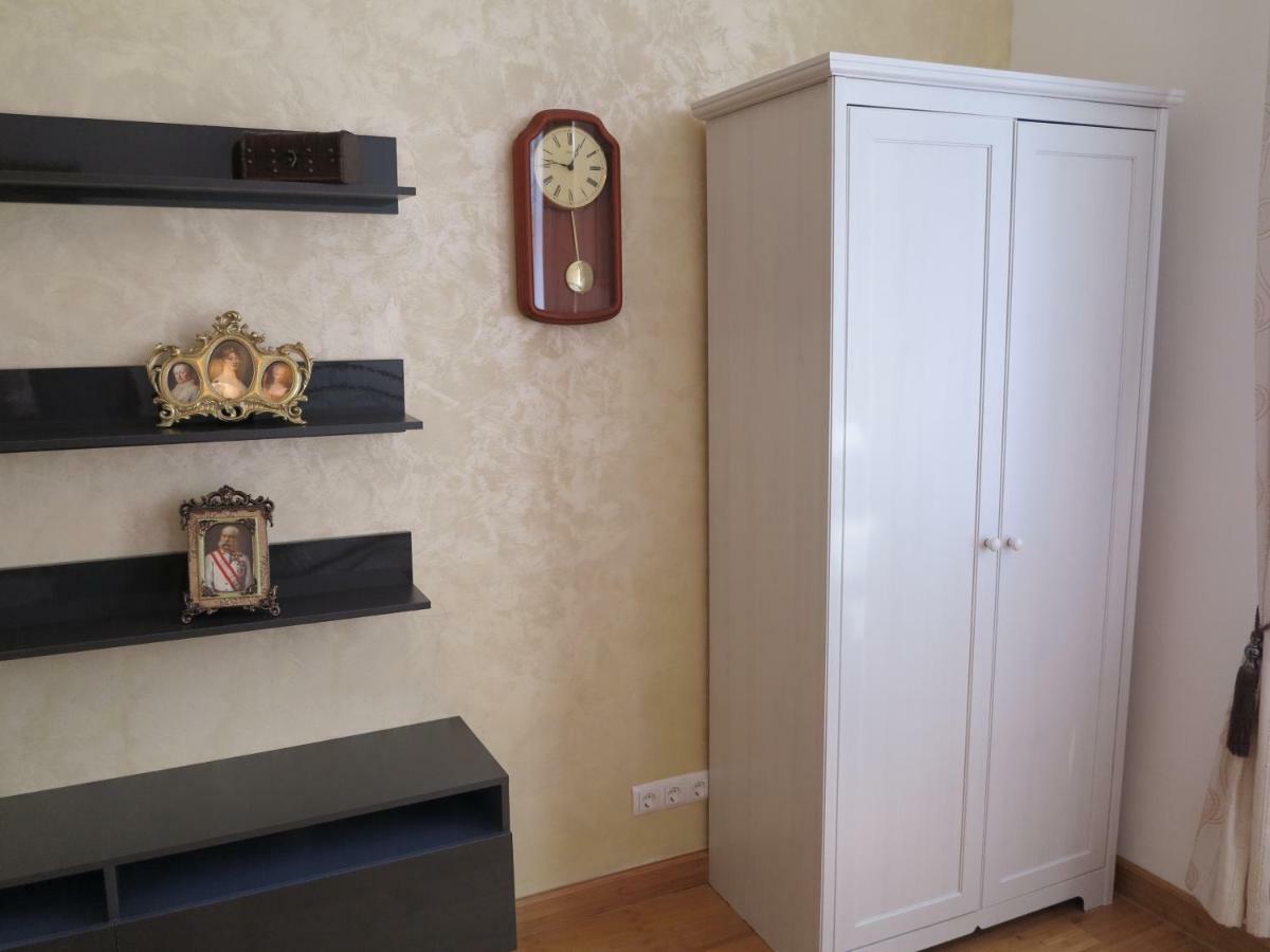 Small Luxury Kapitol Apartment เวียนนา ภายนอก รูปภาพ
