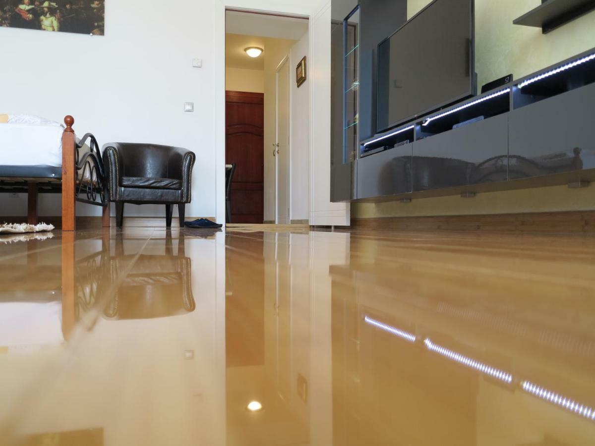 Small Luxury Kapitol Apartment เวียนนา ภายนอก รูปภาพ