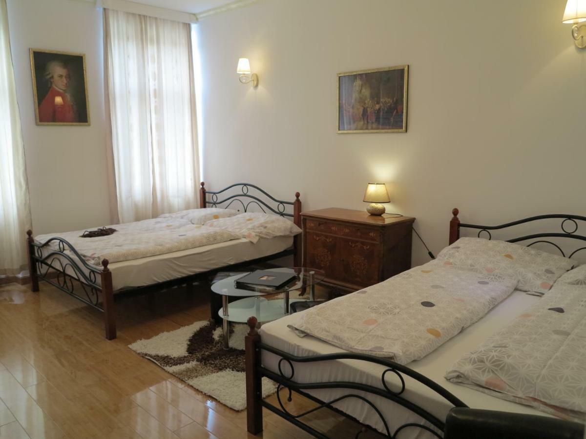 Small Luxury Kapitol Apartment เวียนนา ภายนอก รูปภาพ