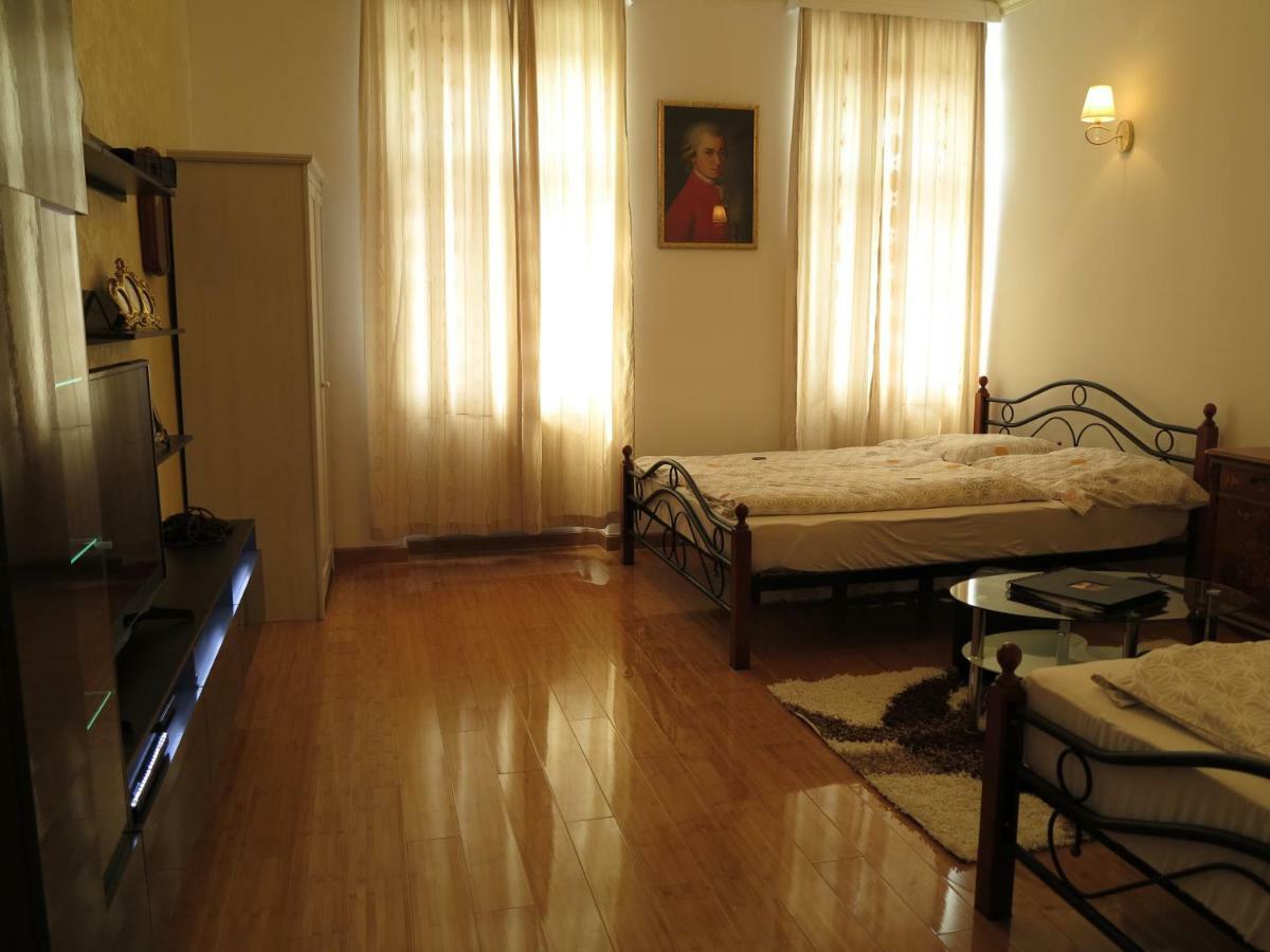 Small Luxury Kapitol Apartment เวียนนา ภายนอก รูปภาพ