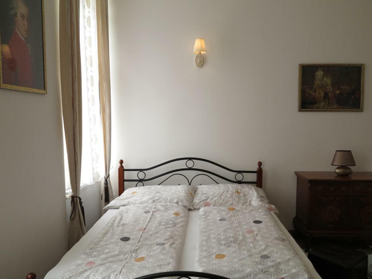 Small Luxury Kapitol Apartment เวียนนา ภายนอก รูปภาพ