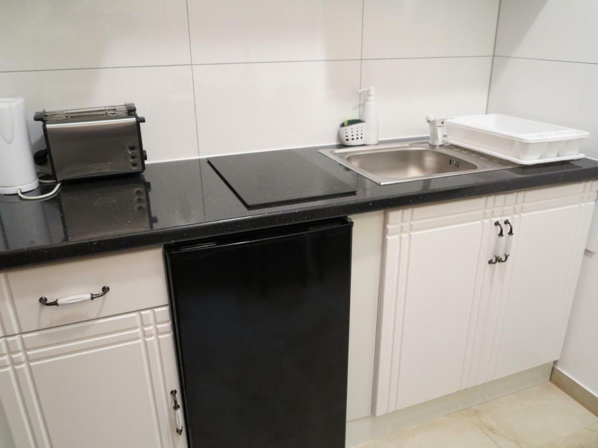 Small Luxury Kapitol Apartment เวียนนา ภายนอก รูปภาพ