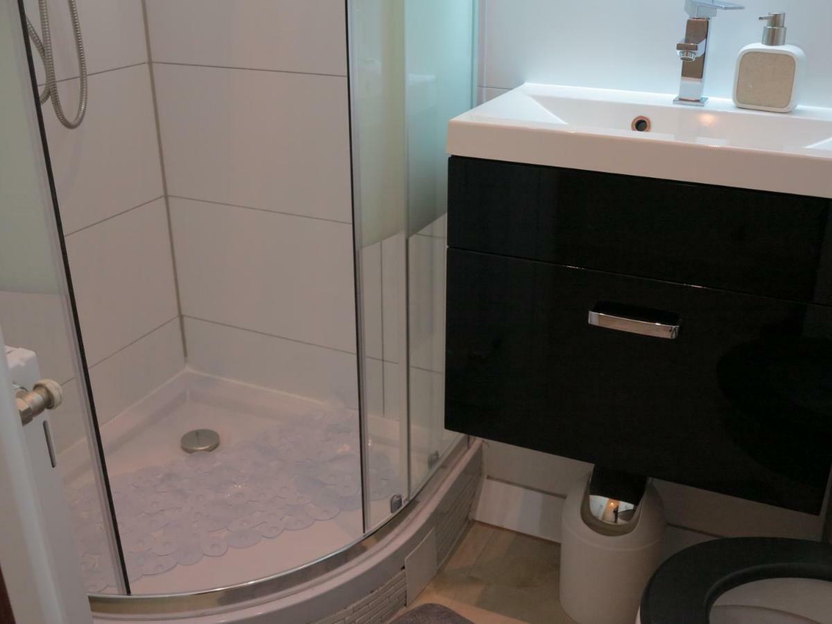 Small Luxury Kapitol Apartment เวียนนา ภายนอก รูปภาพ